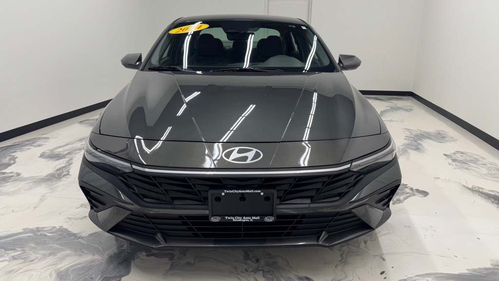 2024 Hyundai Elantra Image 3