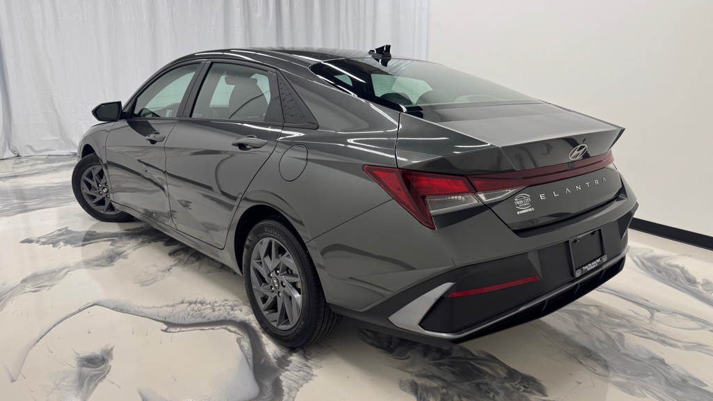 2024 Hyundai Elantra Image 6