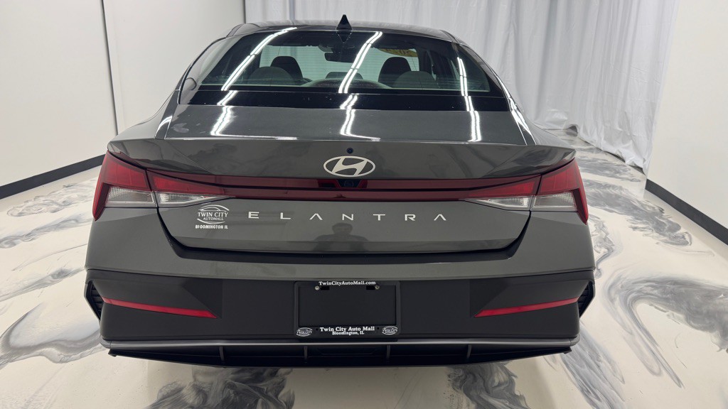 2024 Hyundai Elantra Image 7