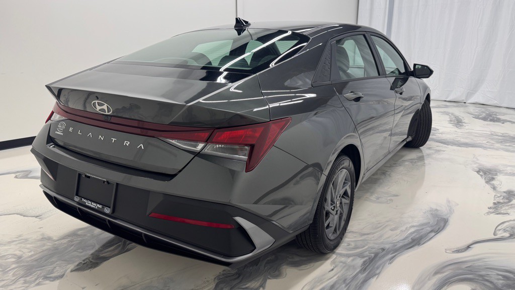 2024 Hyundai Elantra Image 8