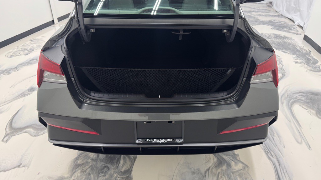 2024 Hyundai Elantra Image 11