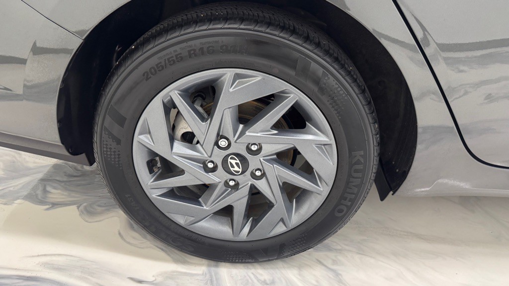 2024 Hyundai Elantra Image 13