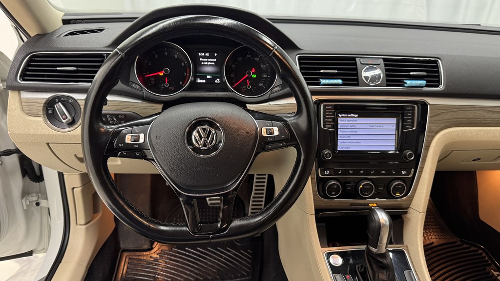 2017 Volkswagen Passat Image 17