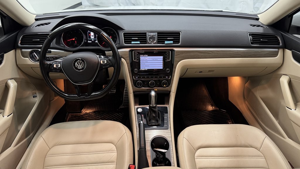 2017 Volkswagen Passat Image 23
