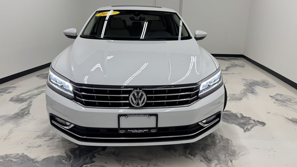2017 Volkswagen Passat Image 3