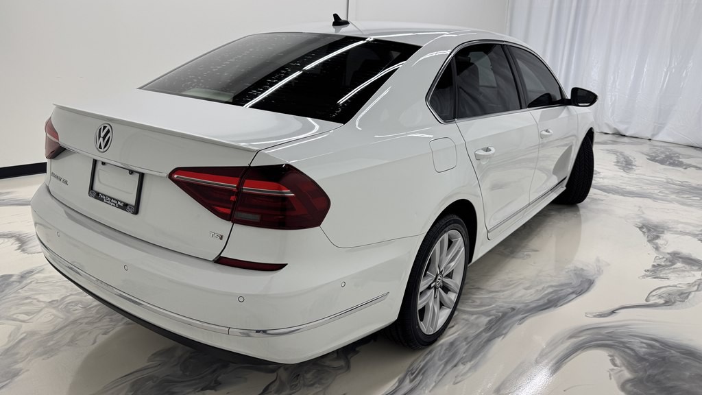 2017 Volkswagen Passat Image 8