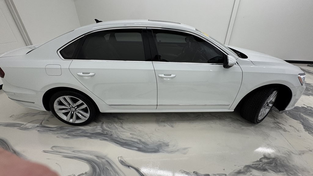 2017 Volkswagen Passat Image 9