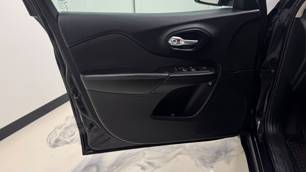 2016 Jeep Cherokee Image 16