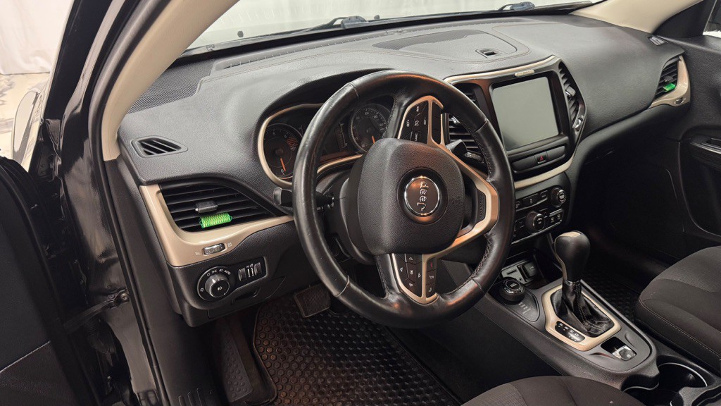 2016 Jeep Cherokee Image 17
