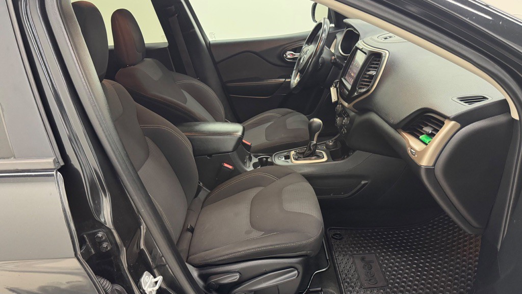 2016 Jeep Cherokee Image 30