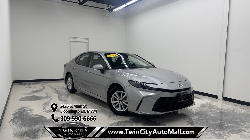 2025 Toyota Camry Image 1