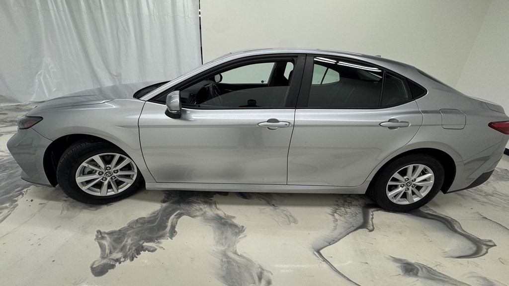 2025 Toyota Camry Image 4