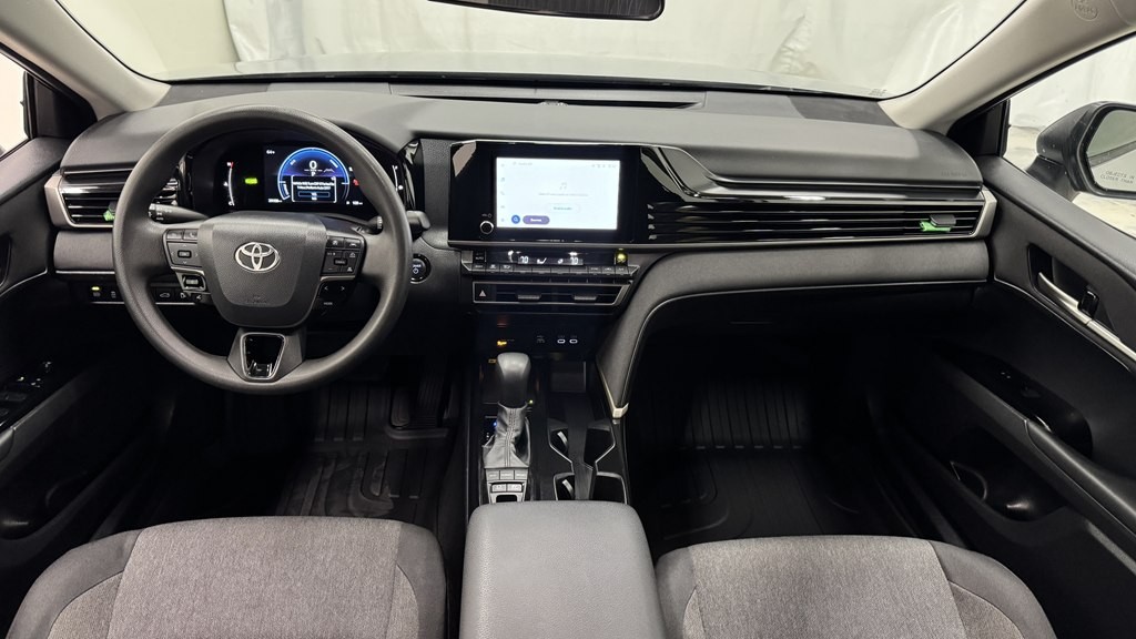 2025 Toyota Camry Image 21