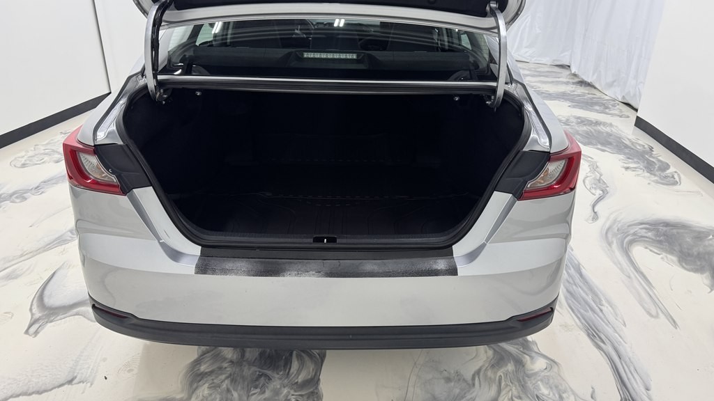 2025 Toyota Camry Image 9
