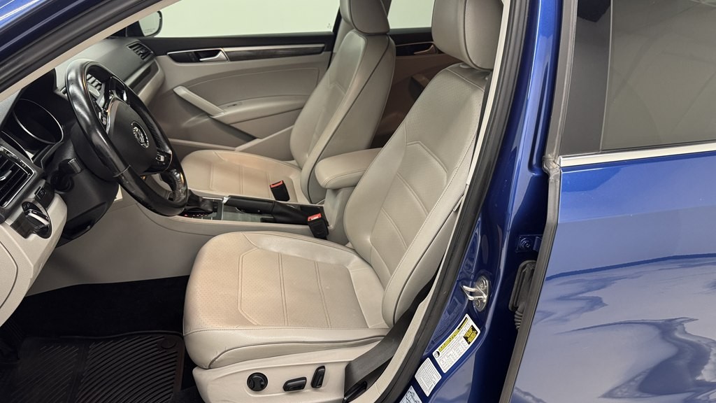 2016 Volkswagen Passat Image 15