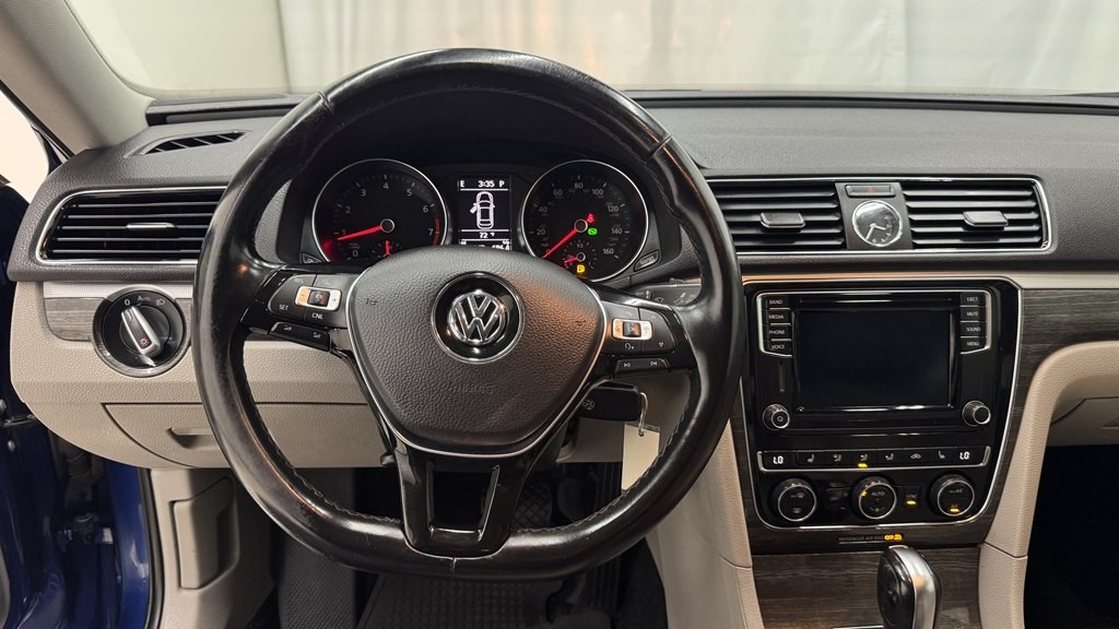 2016 Volkswagen Passat Image 16