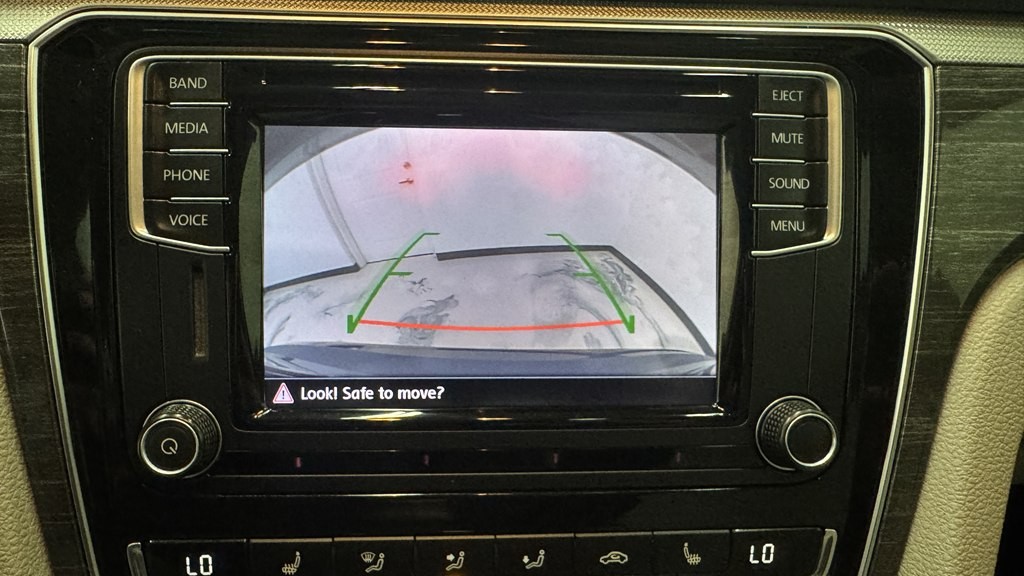 2016 Volkswagen Passat Image 19