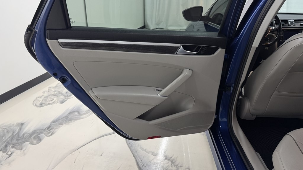 2016 Volkswagen Passat Image 20