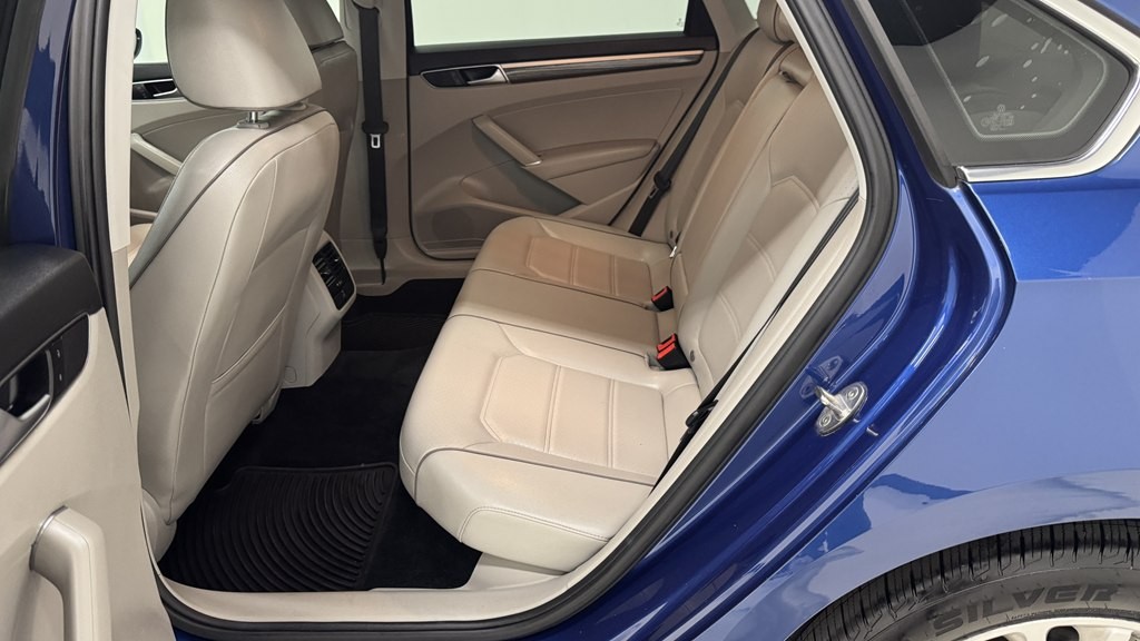 2016 Volkswagen Passat Image 21