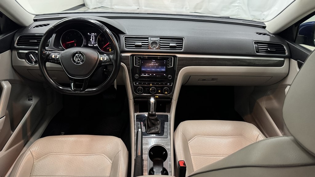 2016 Volkswagen Passat Image 22