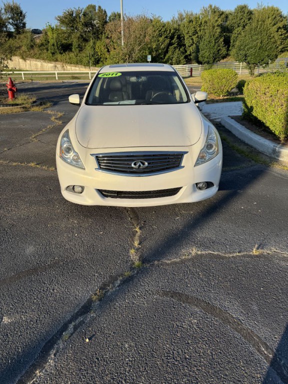2011 INFINITI G37 Image 2