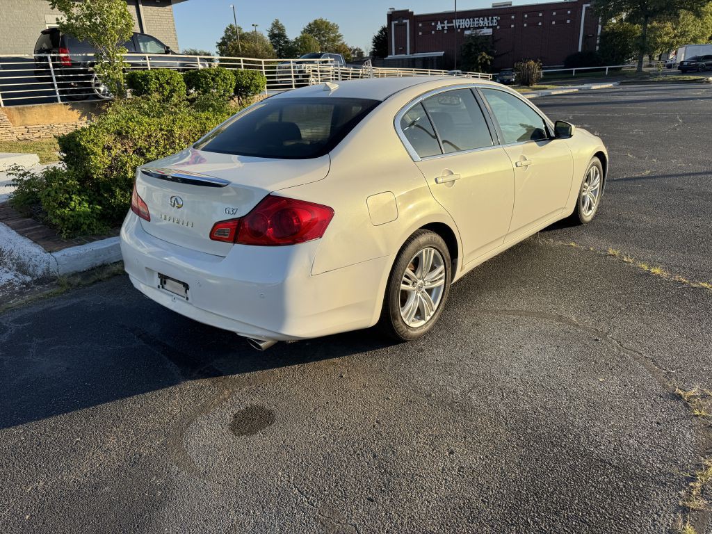 2011 INFINITI G37 Image 6