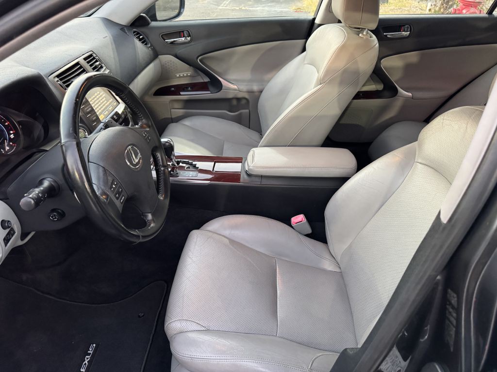 2006 Lexus IS Image 9