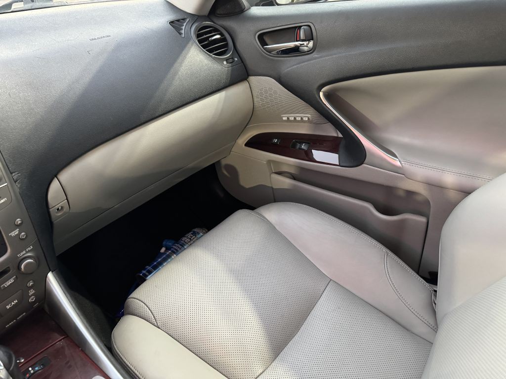 2006 Lexus IS Image 10