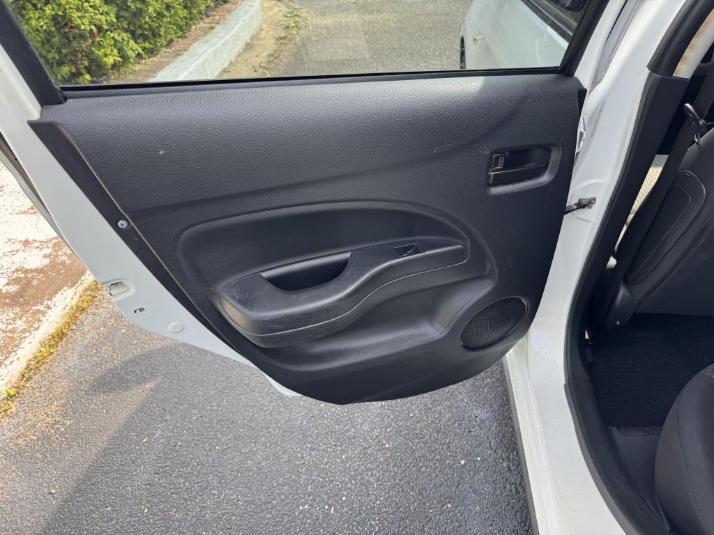 2017 Mitsubishi Mirage Image 9