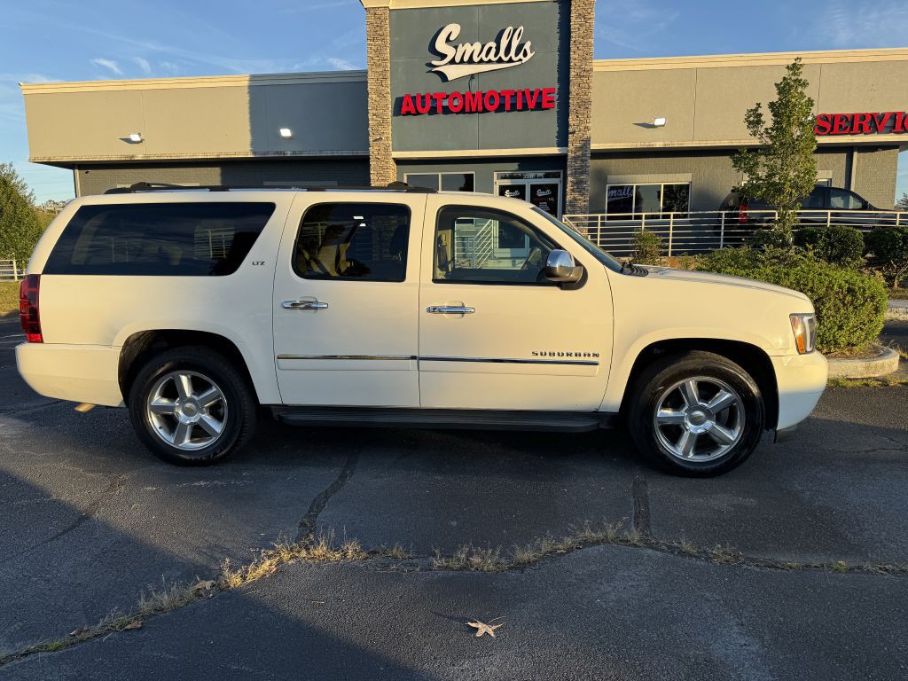 2011 Chevrolet Suburban Image 2