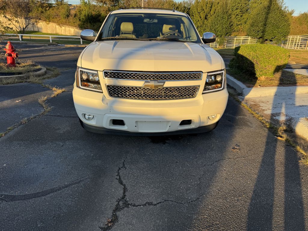 2011 Chevrolet Suburban Image 5