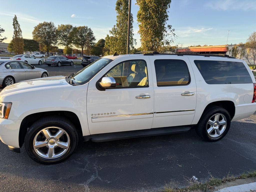 2011 Chevrolet Suburban Image 7