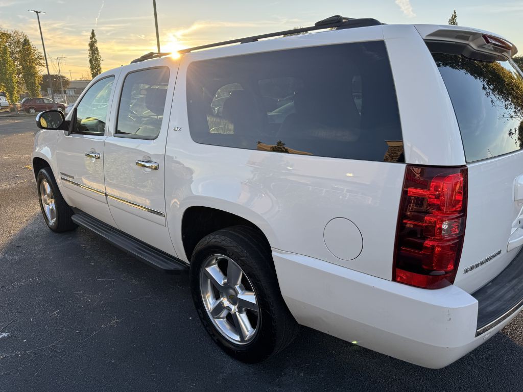 2011 Chevrolet Suburban Image 8