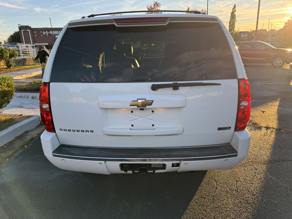 2011 Chevrolet Suburban Image 9