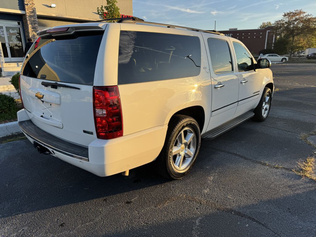2011 Chevrolet Suburban Image 10