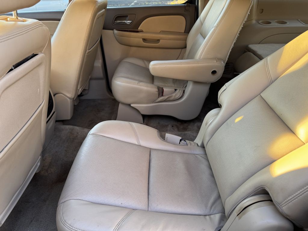 2011 Chevrolet Suburban Image 12
