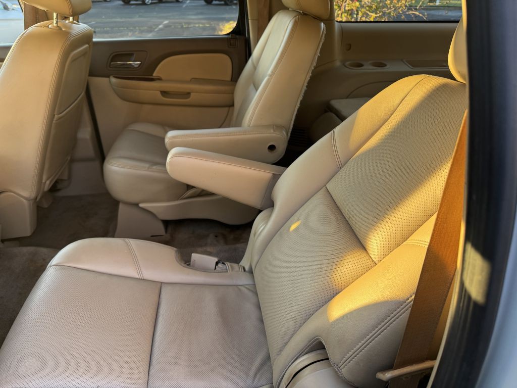 2011 Chevrolet Suburban Image 13