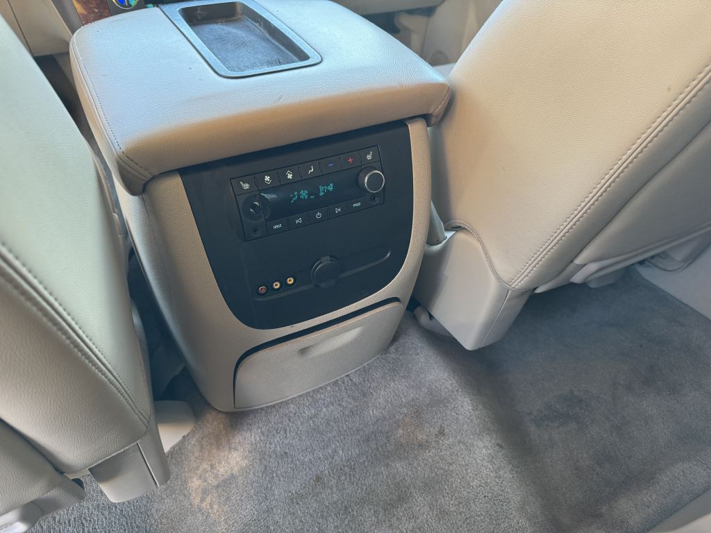 2011 Chevrolet Suburban Image 15