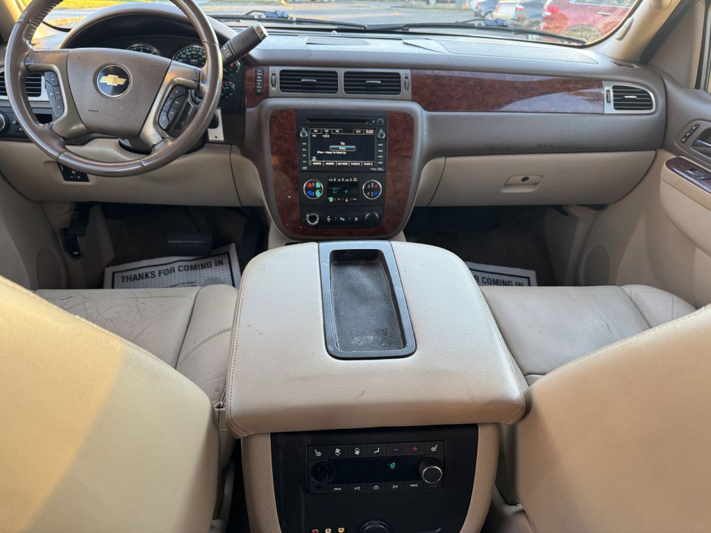 2011 Chevrolet Suburban Image 16