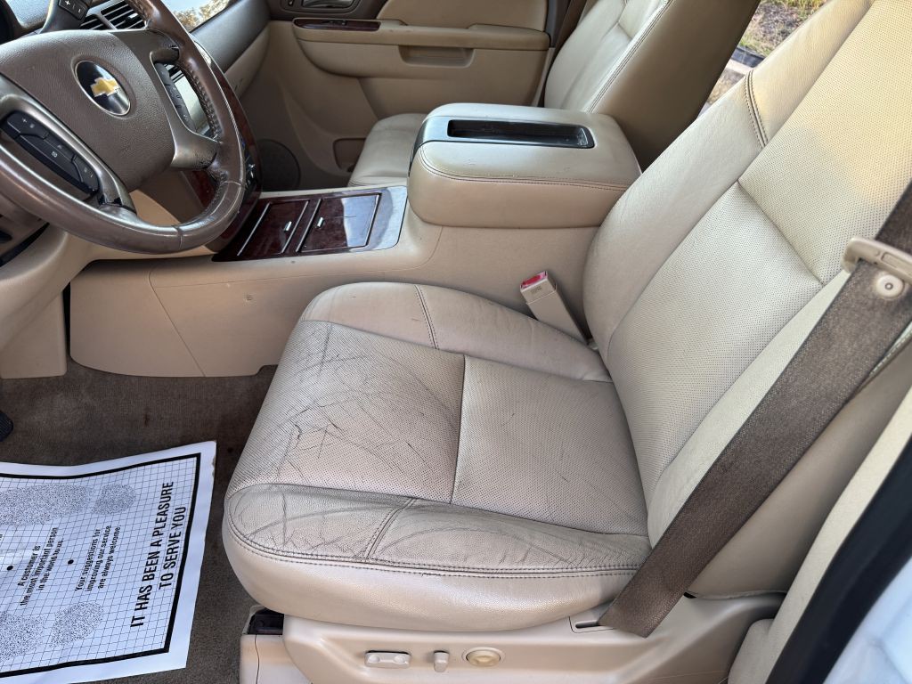 2011 Chevrolet Suburban Image 18