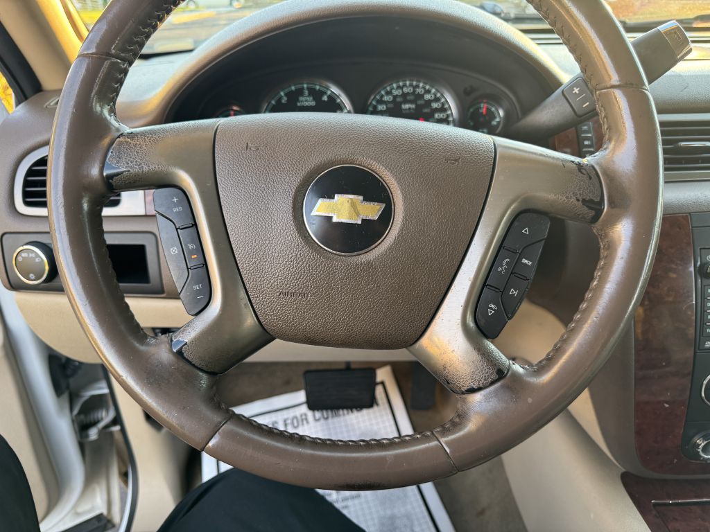 2011 Chevrolet Suburban Image 20