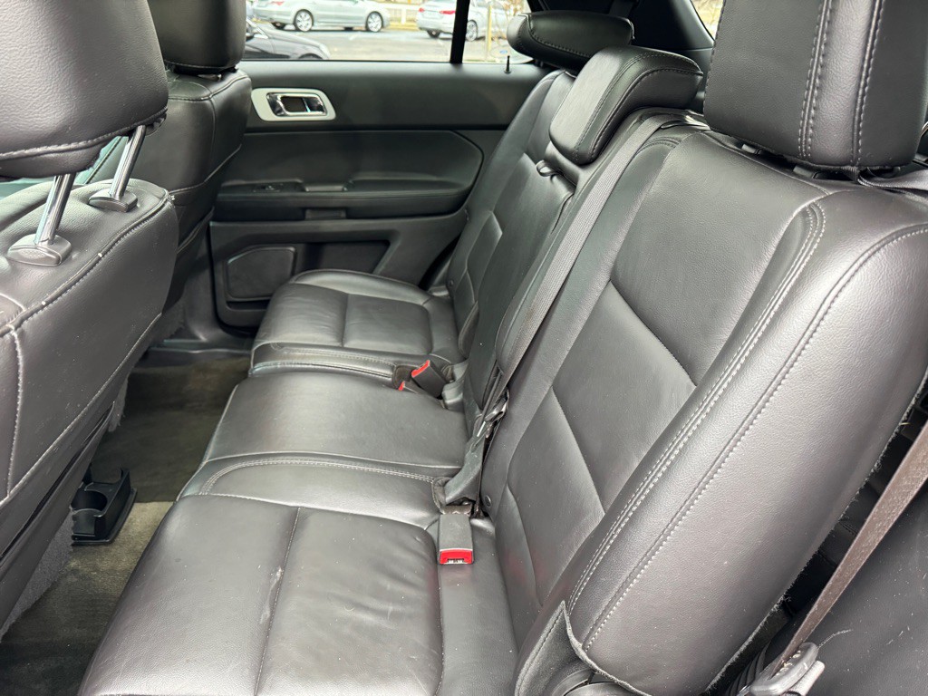 2015 Ford Explorer Image 12