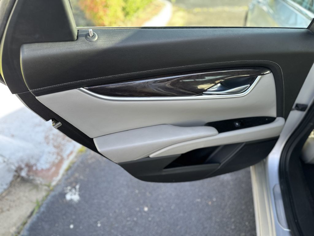 2013 Cadillac XTS Image 10