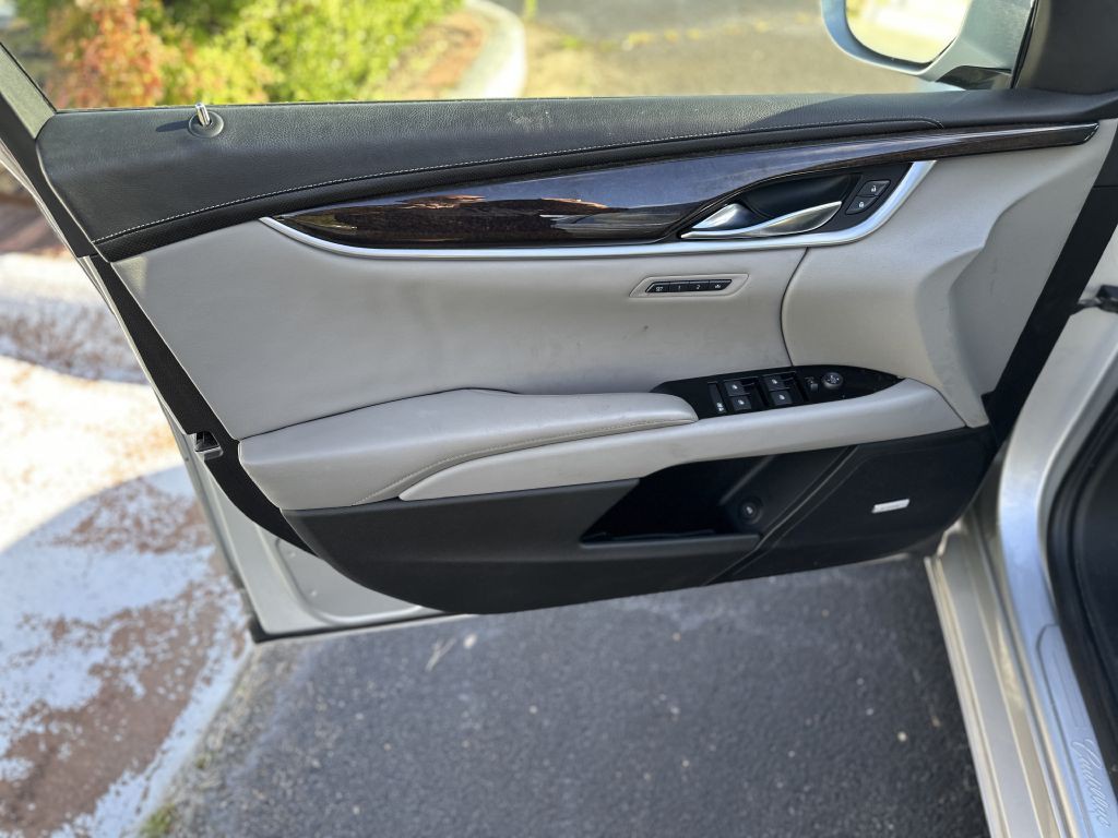 2013 Cadillac XTS Image 12