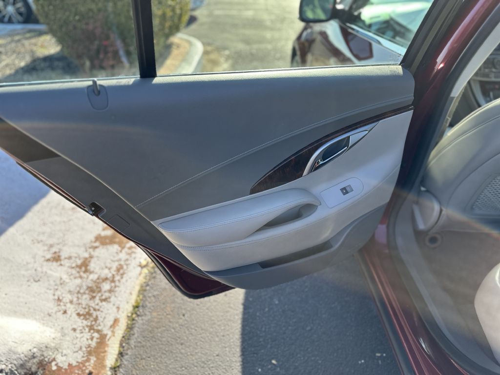 2011 Buick Lacrosse Image 9