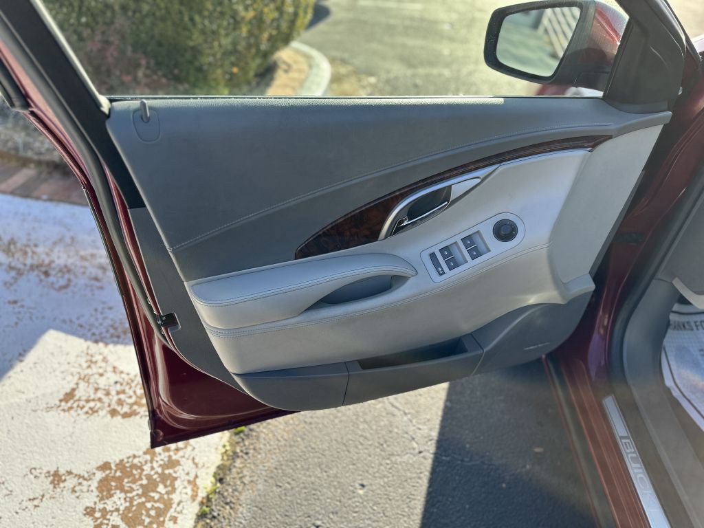 2011 Buick Lacrosse Image 12