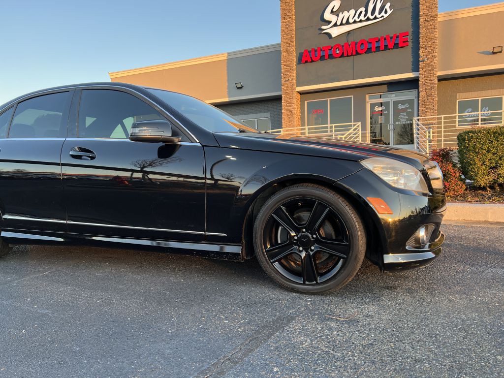 2010 Mercedes-Benz C-Class Image 1