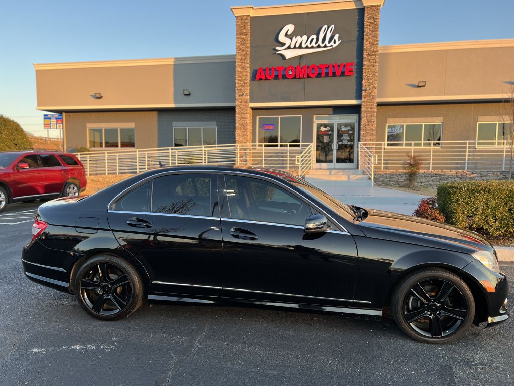 2010 Mercedes-Benz C-Class Image 2