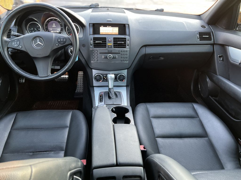 2010 Mercedes-Benz C-Class Image 11