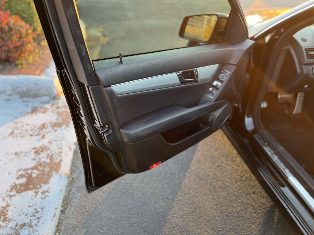 2010 Mercedes-Benz C-Class Image 12